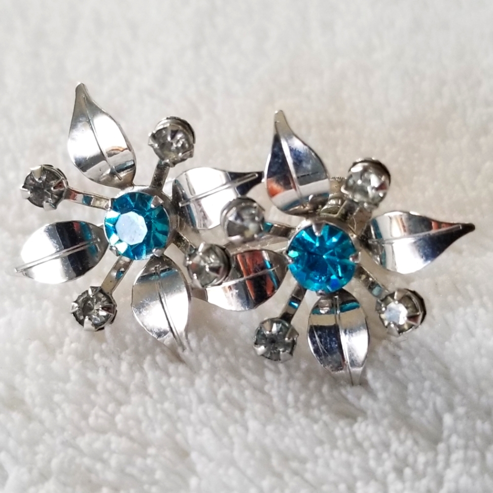 Vtg 1950's B.N Bugbee & Niles Flower Earrings